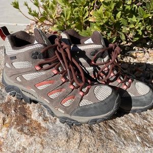 Merrell waterproof hiker boot size 7.5
